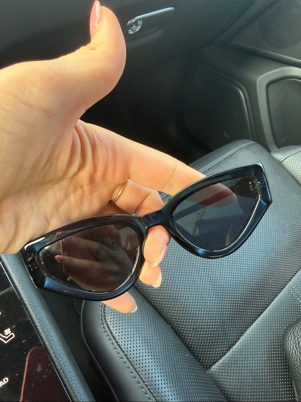 Dior Navy Cat-Eye Women's Sunglasses - Picture 4 of 8
